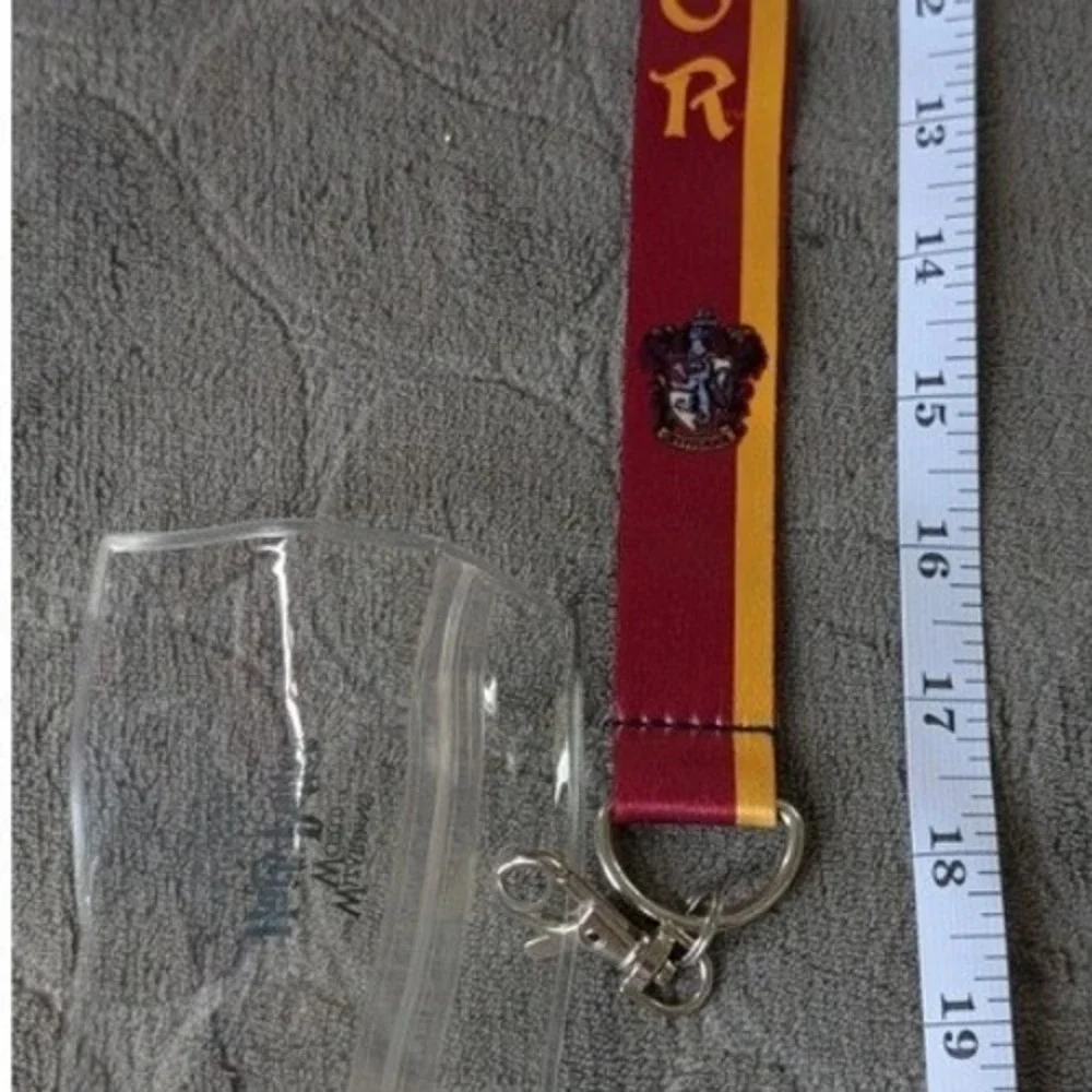 Harry‎ Potter Gryffindor Lanyard Universal Studios Wizarding World ID Holder